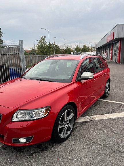 Volvo V50 2 of 5