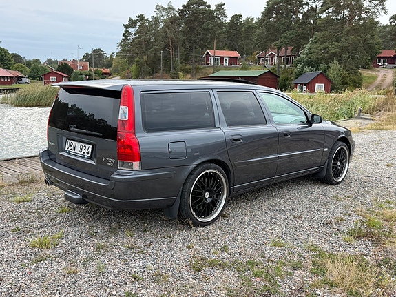 Volvo V70 3 of 12