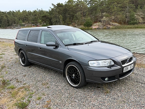 Volvo V70 2 of 12