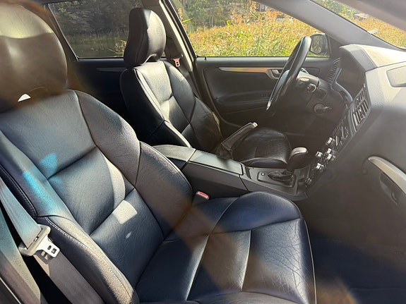Volvo V70 9 of 12