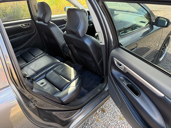 Volvo V70 7 of 12