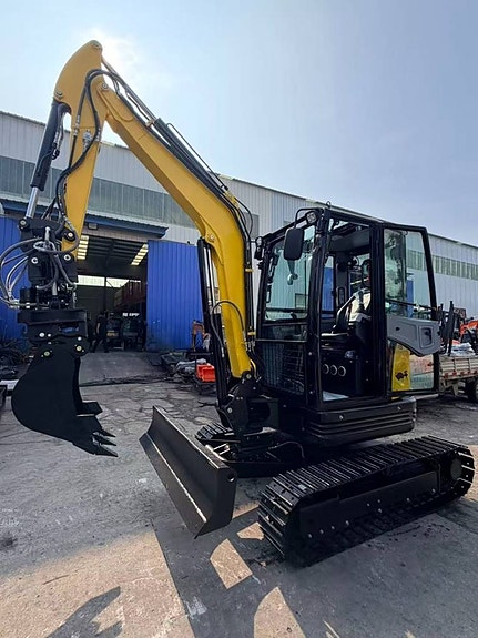 TRAKTORIA 4 TON KUBOTA D1703 TILTROTATOR SNABB FÄSTE AC 2026 2 of 12