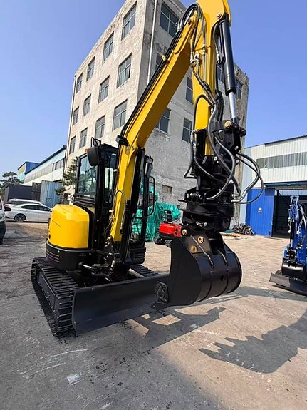 TRAKTORIA 4 TON KUBOTA D1703 TILTROTATOR SNABB FÄSTE AC 2026 3 of 12
