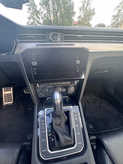 Volkswagen Passat Alltrack 10 of 16