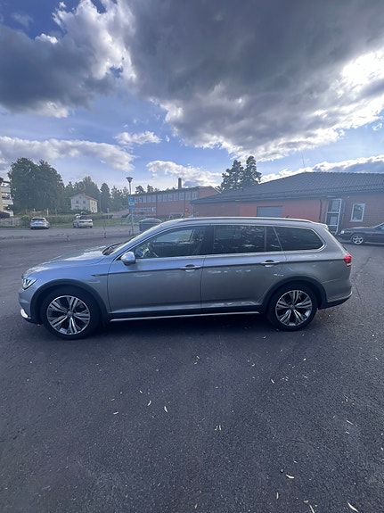 Volkswagen Passat Alltrack 4 of 16