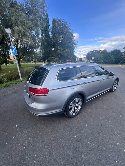 Volkswagen Passat Alltrack 7 of 16