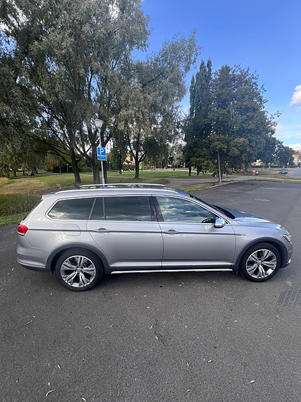 Volkswagen Passat Alltrack 8 of 16