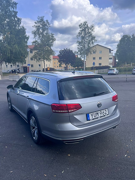 Volkswagen Passat Alltrack 5 of 16