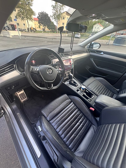 Volkswagen Passat Alltrack 9 of 16
