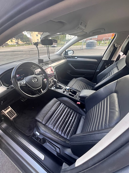 Volkswagen Passat Alltrack 12 of 16
