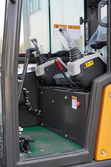 TRAKTORIA 4 TON KUBOTA D1703 TILTROTATOR SNABB FÄSTE AC 2026 9 of 12