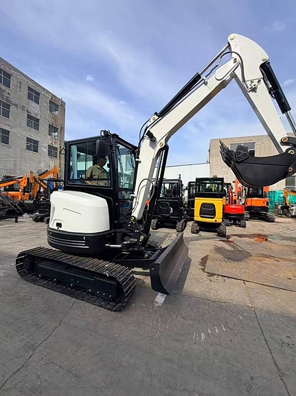TRAKTORIA 4 TON KUBOTA D1703 TILTROTATOR SNABB FÄSTE AC 2026 4 of 12