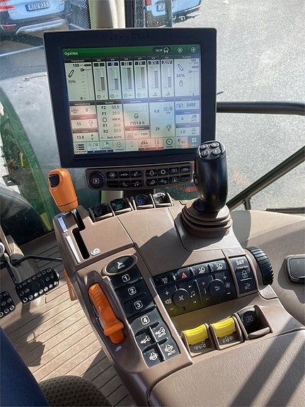 John Deere 6215R 5 of 9