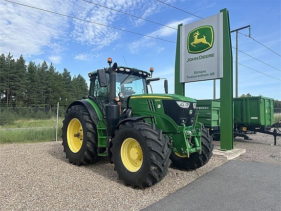 John Deere 6215R