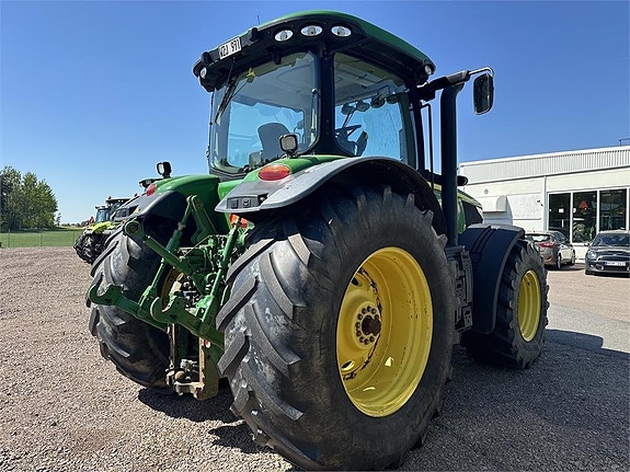 John Deere 7230R 5 of 6
