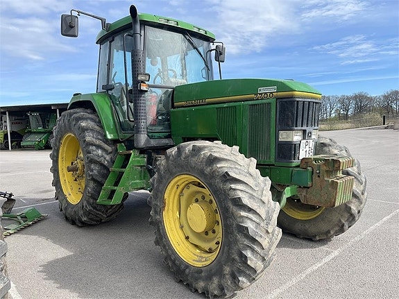John Deere 7700 2 of 8