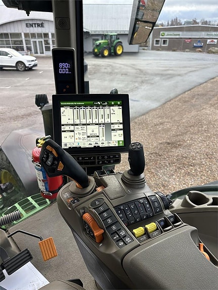 John Deere 7R 350 7 of 8