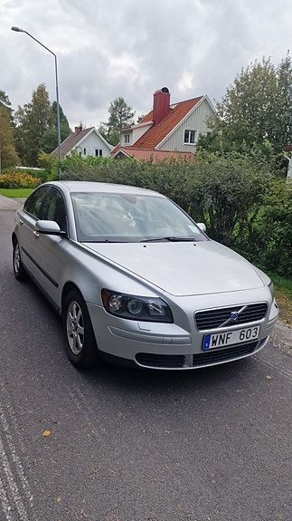 Volvo S40 2 of 3