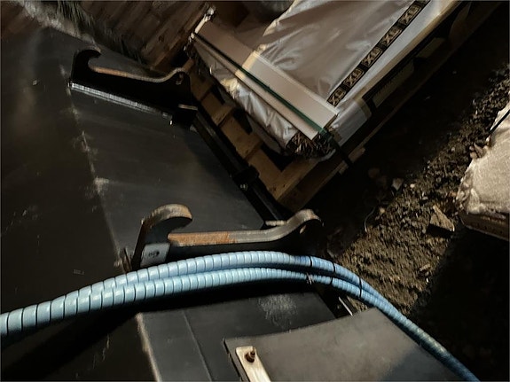 SE Equipment 1200L SANDSPRIDARSKOPA 2 of 3