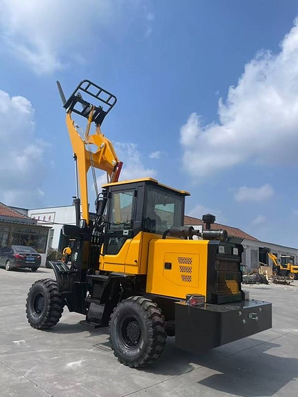 TRAKTORIA minihjullastare 4,2m/hydraulisk snöplog/AC/gafflar 5 of 12