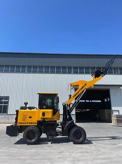 TRAKTORIA minihjullastare 4,2m/hydraulisk snöplog/AC/gafflar 3 of 12