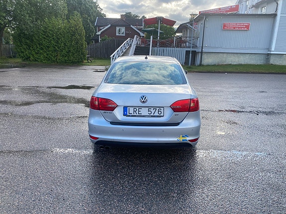 Volkswagen Jetta 8 of 15