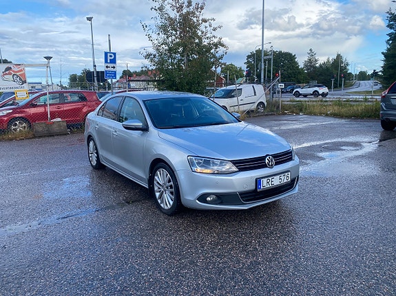 Volkswagen Jetta 2 of 15