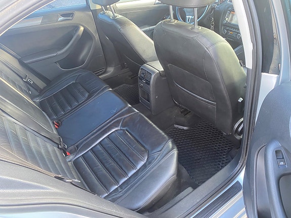 Volkswagen Jetta 10 of 15