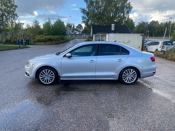 Volkswagen Jetta 4 of 15