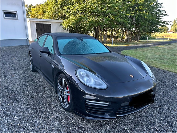 Porsche Panamera GTS 3 of 5