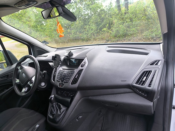 Ford Transit Connect 8 of 9