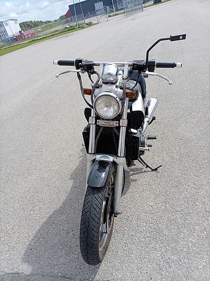 Yamaha V-Max 2 of 5