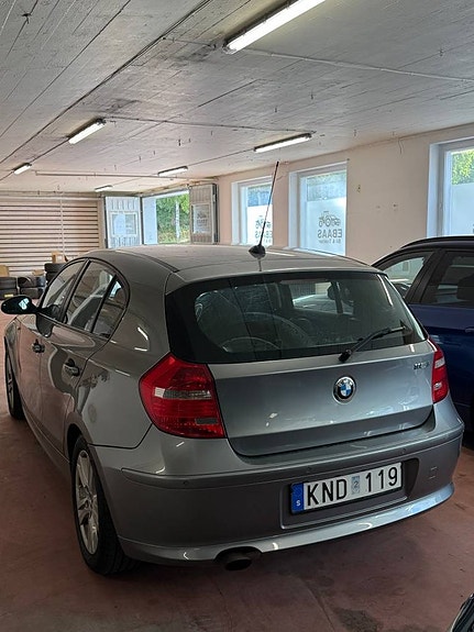 BMW 116i 2 of 5