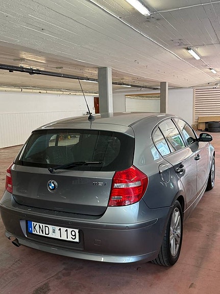 BMW 116i 3 of 5