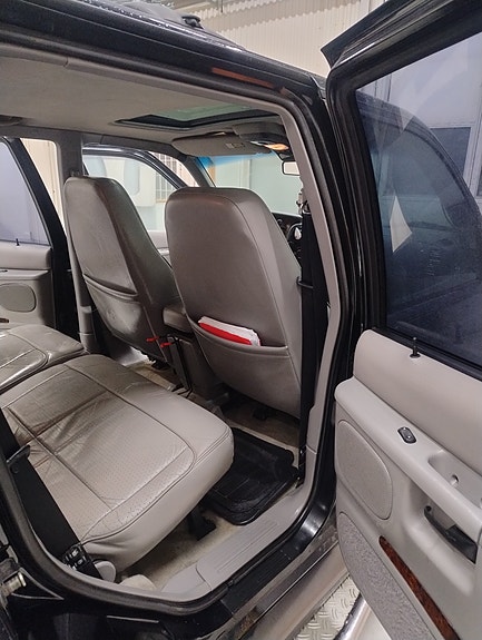 Ford Explorer 7 of 12