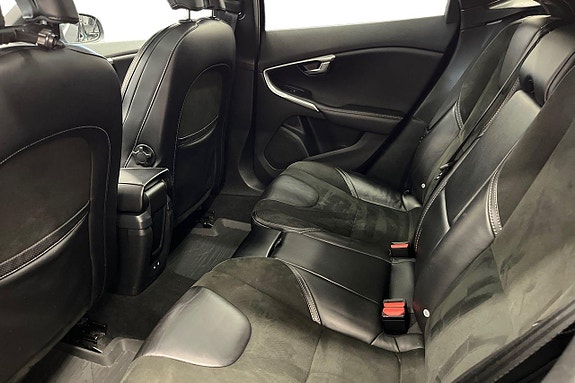 Volvo V40 21 of 27