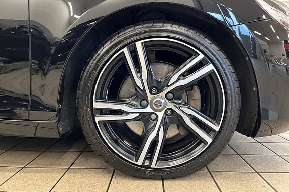 Volvo V40 11 of 27