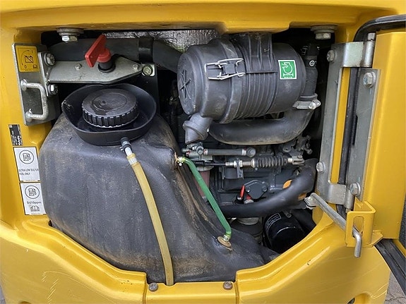 Komatsu PC16R-3HS 8 of 10