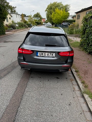 Mercedes-Benz E200 4 of 11