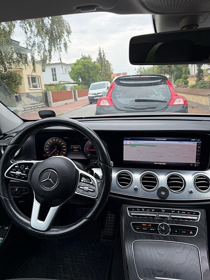 Mercedes-Benz E200 9 of 11