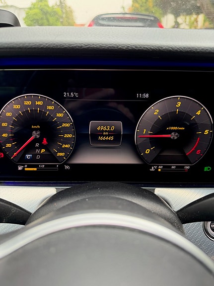 Mercedes-Benz E200 6 of 11