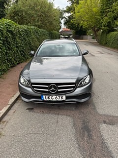 Mercedes-Benz E200 2 of 11