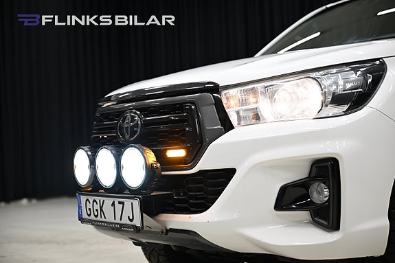 Toyota HiLux 17 of 30