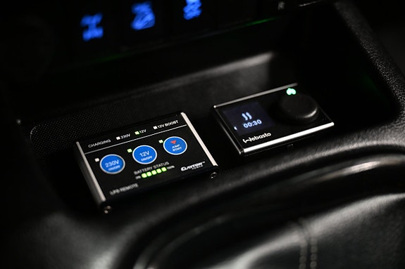 Toyota HiLux 27 of 30