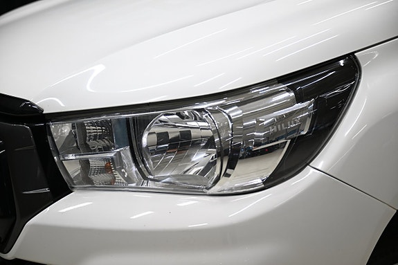Toyota HiLux 15 of 30