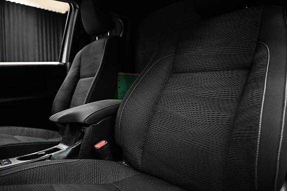Toyota HiLux 25 of 30