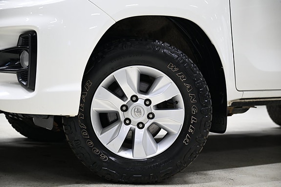 Toyota HiLux 8 of 30