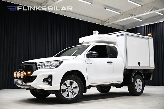 Toyota HiLux 2 of 30