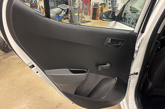 Hyundai i10 12 of 19