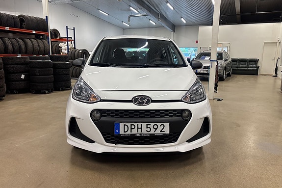 Hyundai i10 2 of 19